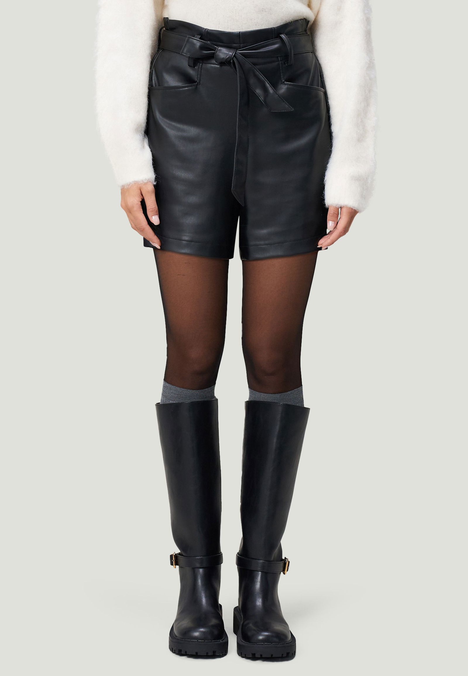 09687880453ba634678e37b6a13f416a Zero | Zero Shorts | 38 | black beauty