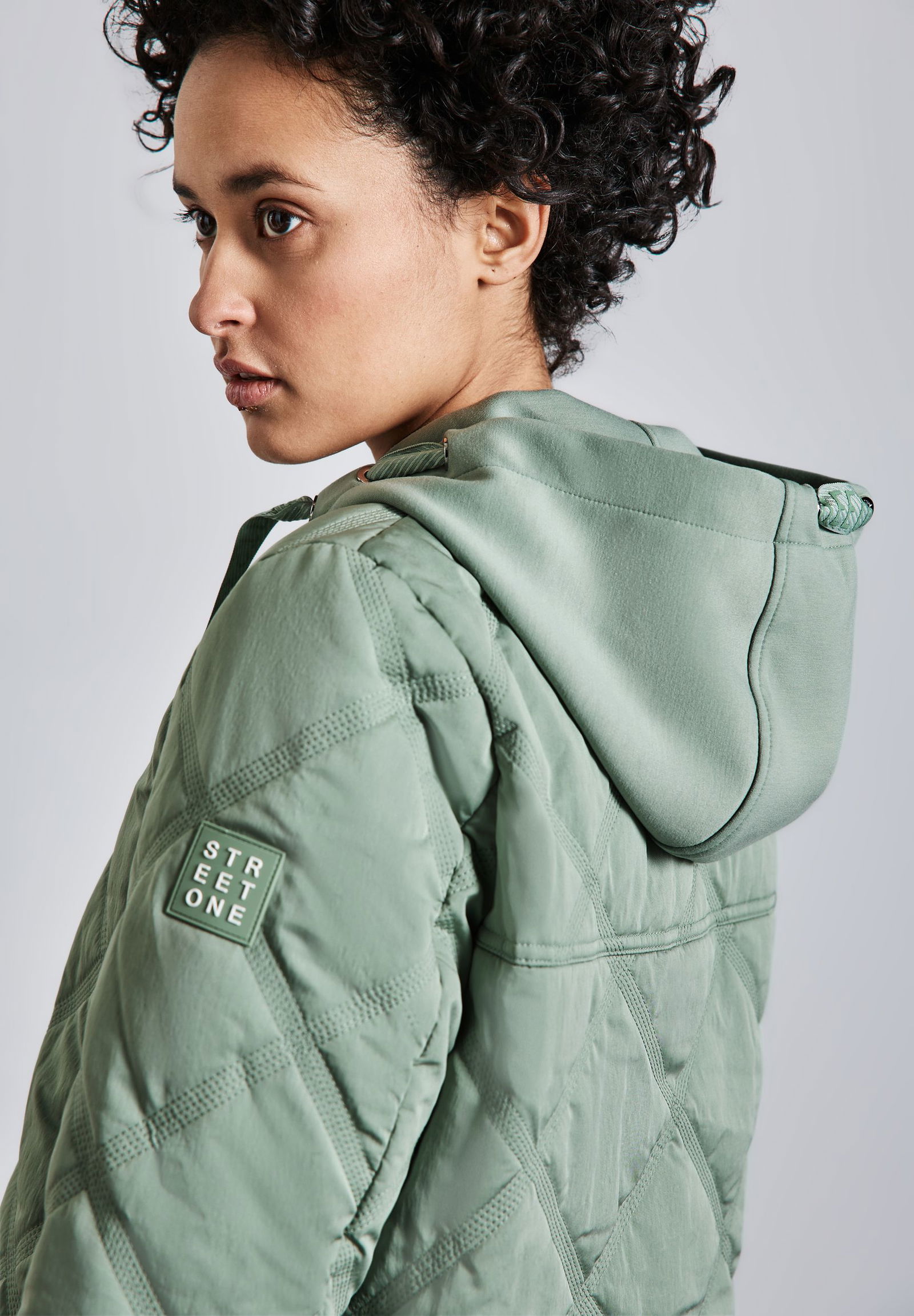  | Jacke mit abnehmbarer Kapuze | 40 | 4565_16022