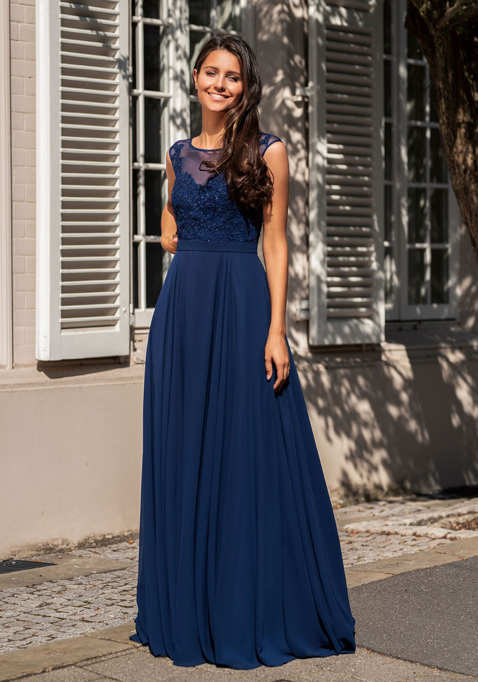 26f3a51634ccbe97d4396c9e7064aef9 Christian Koehlert Abendkleid aus Chiffon mit Steinbesatz
