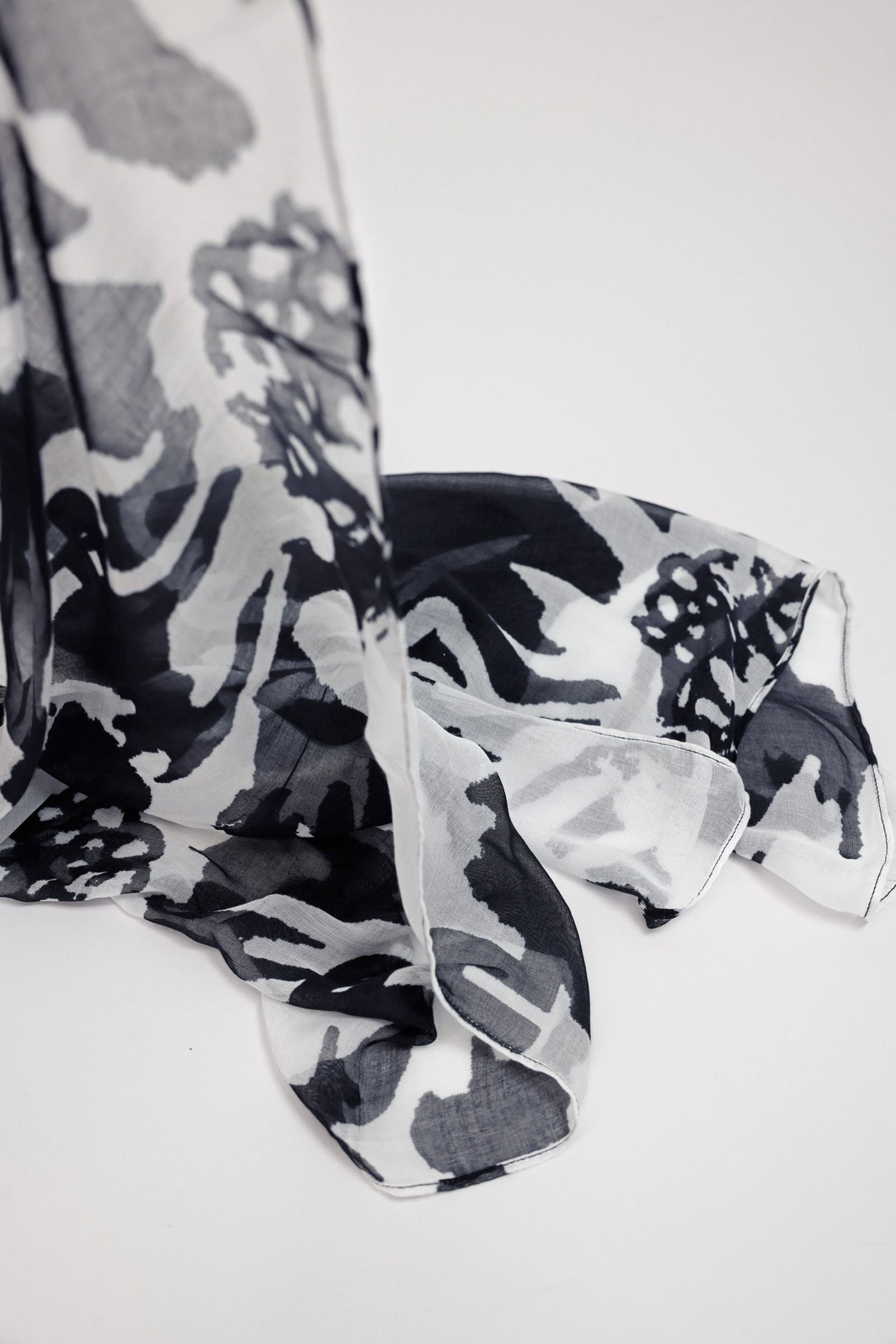 Monari |  Monari Tuch  | OS