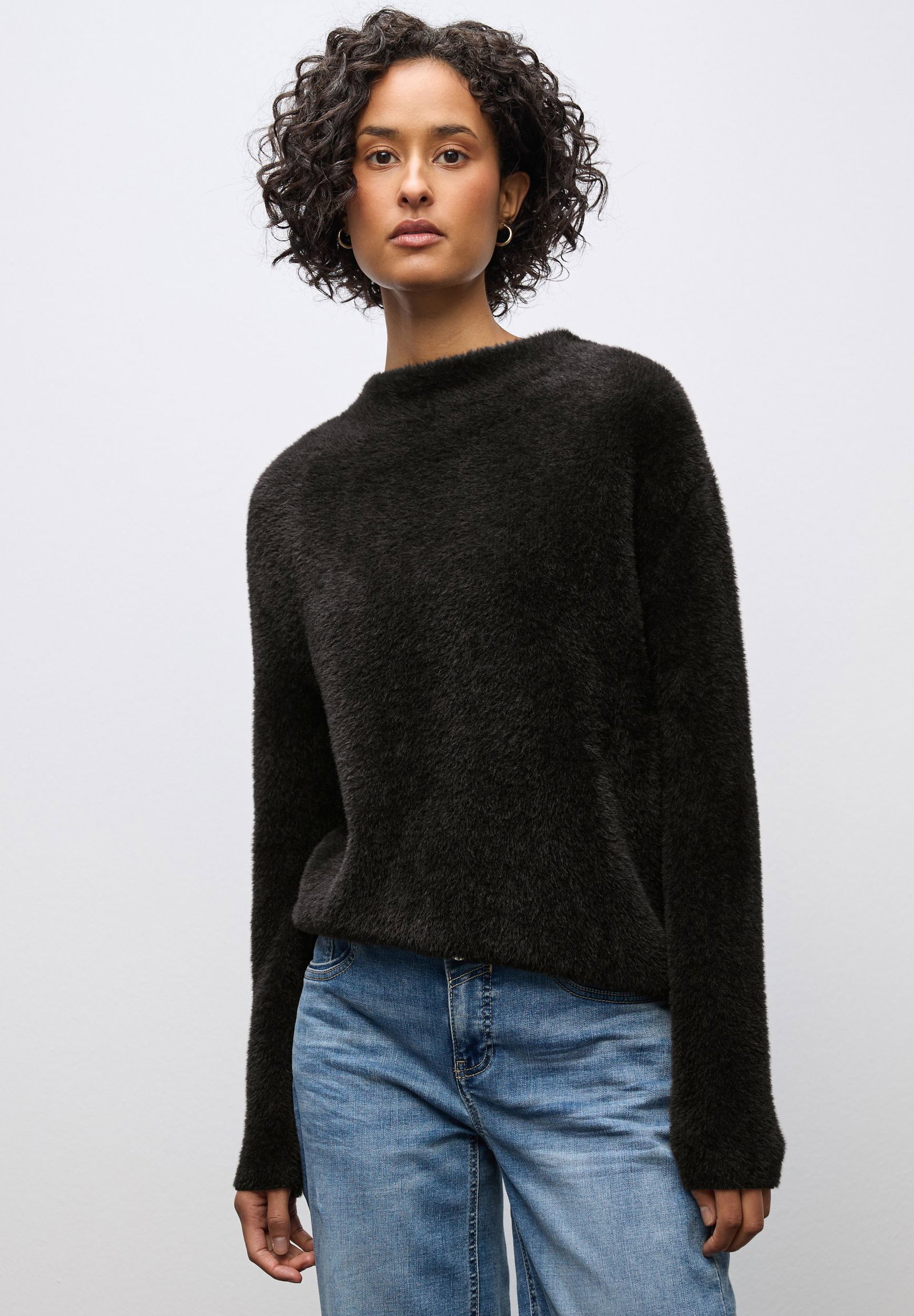 406b7098f8b2b4d9447823c6d439cd52 | LTD QR_fluffy turtle sweater, hazelnut brown | 36 | 4565_17103