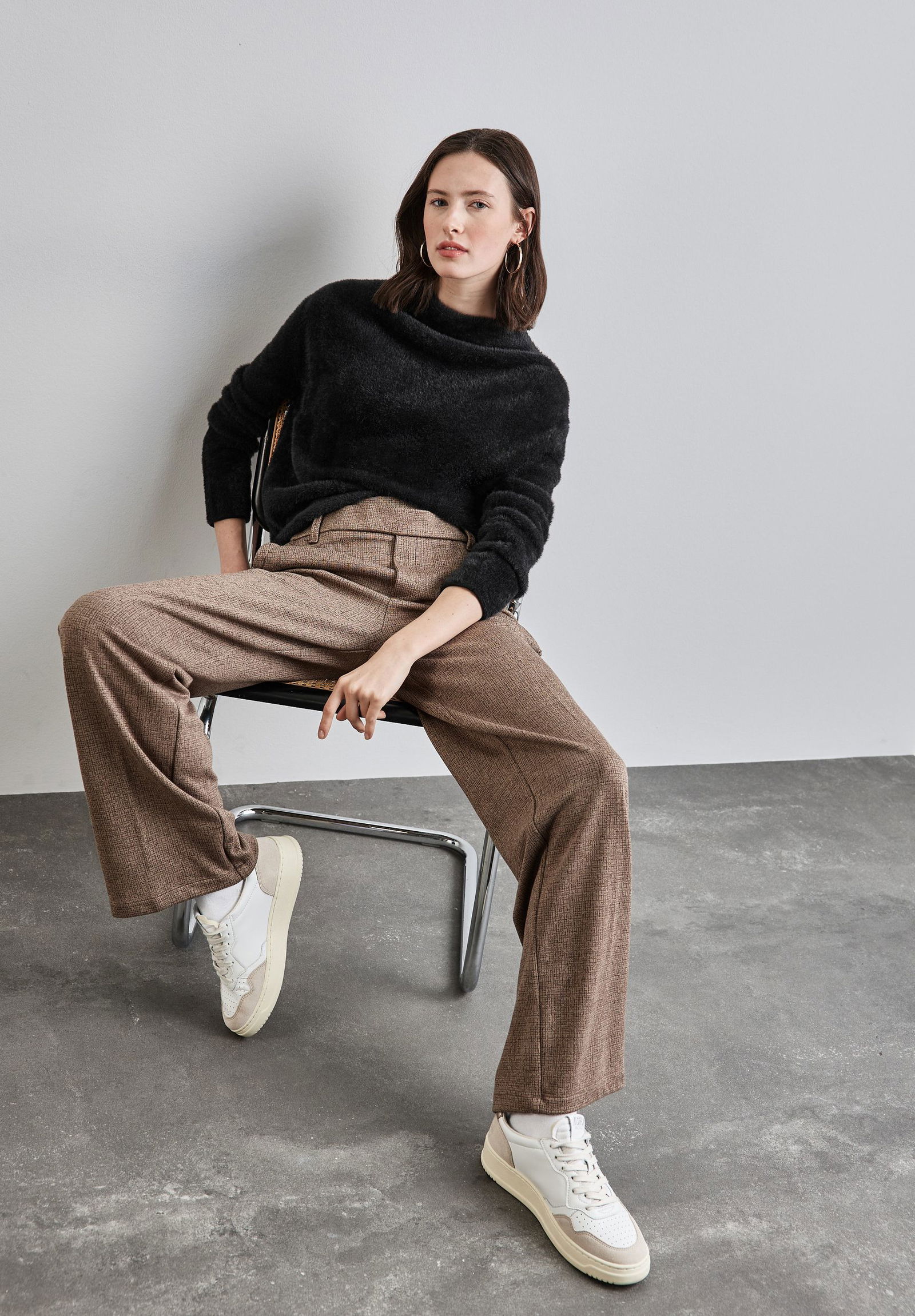 7e2dbb73febf22559493d0ee3dd7a349  |  LTD QR_featheryarn sweater wit, mocha beige | 38 | black