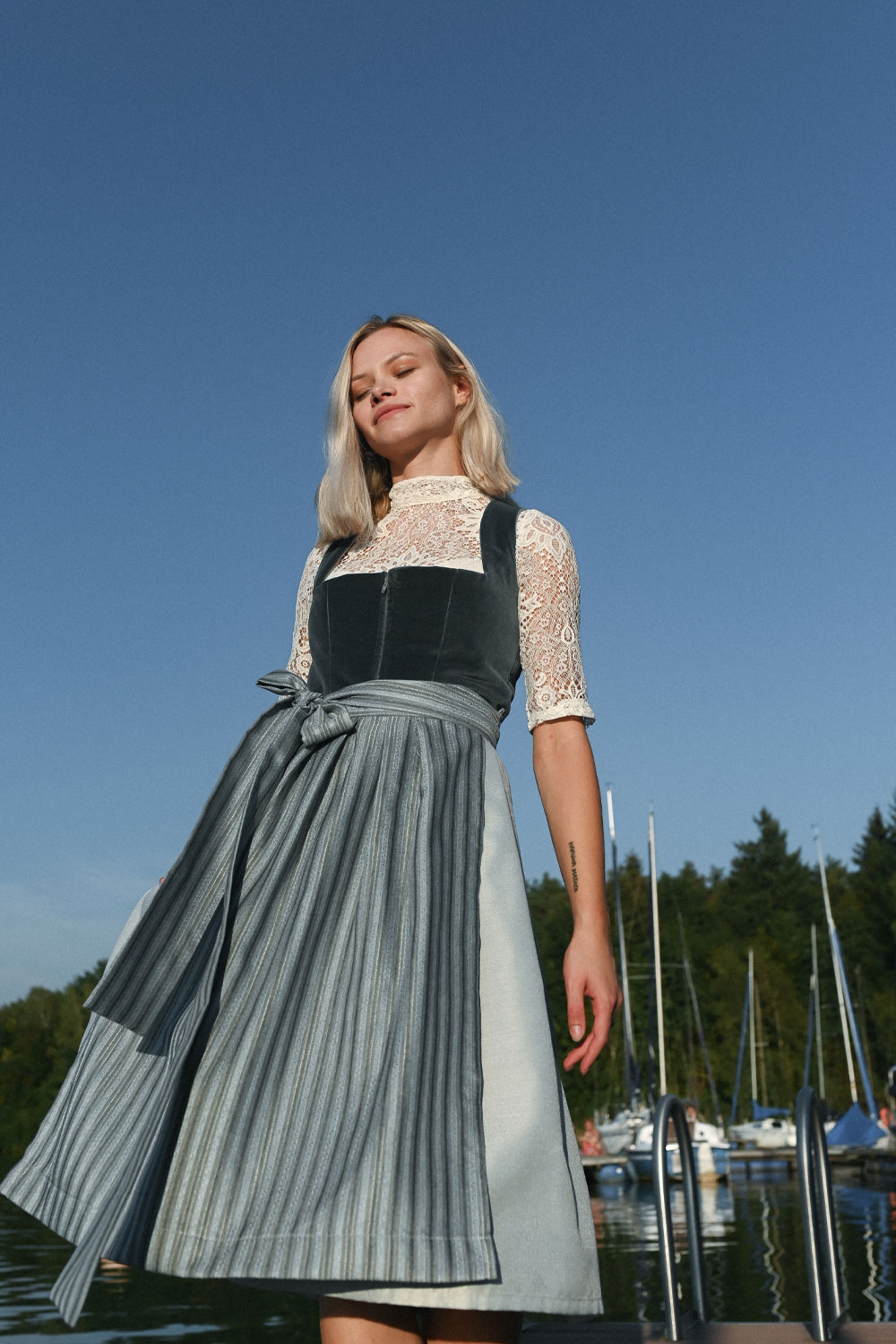 Edelnice Dirndl Mididirndl Veronika aus Samt in Petrol #7