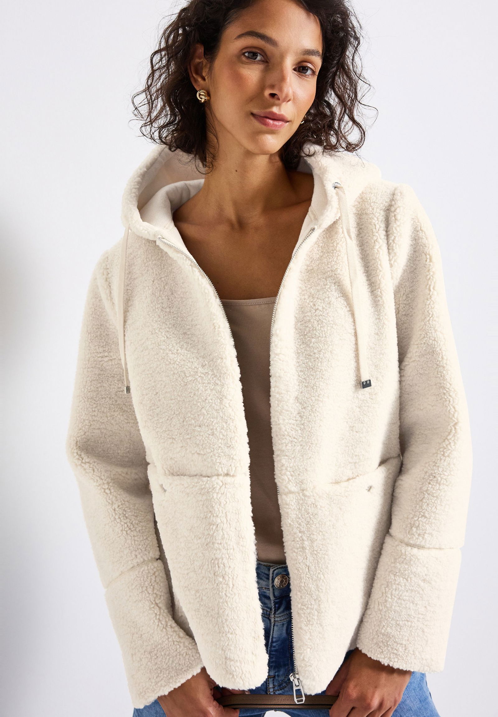  | Teddyjacke mit Kapuze | 40