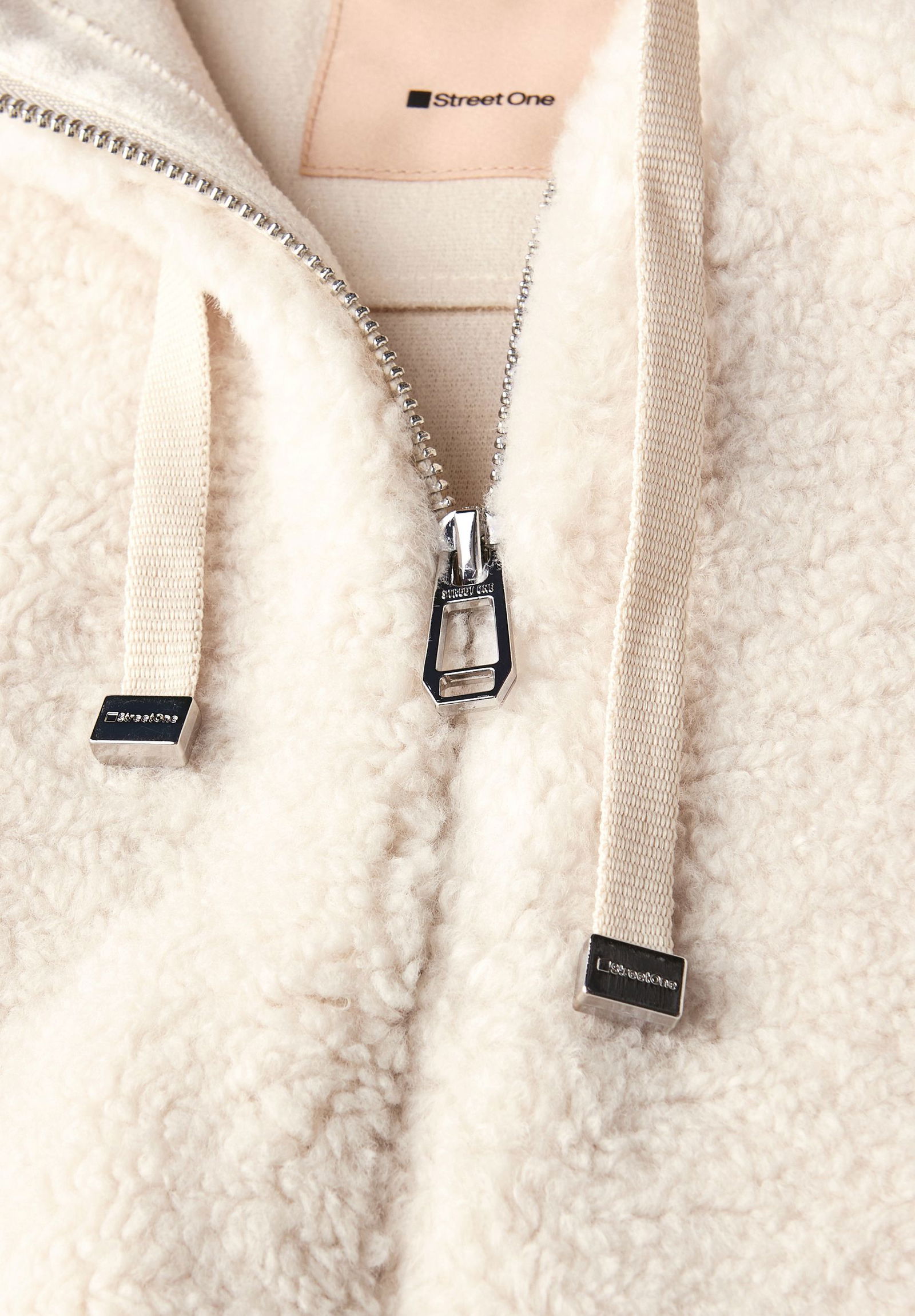 275a9e25234622c12cfb95e41bff703d | Teddyjacke mit Kapuze | 40