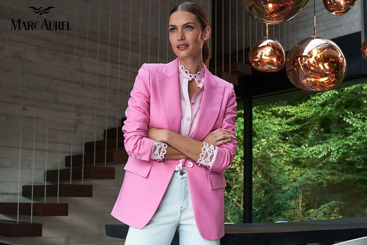 Dame im pinken Blazer von Marc Aurel 